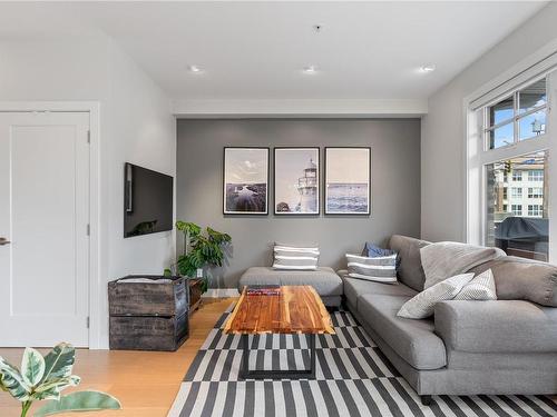 101-1765 Oak Bay Ave, Victoria, BC - Indoor Photo Showing Living Room