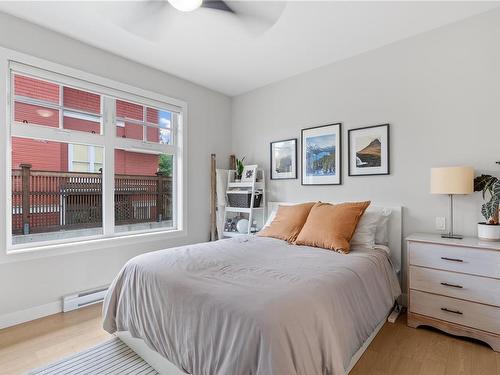 101-1765 Oak Bay Ave, Victoria, BC - Indoor Photo Showing Bedroom