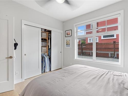 101-1765 Oak Bay Ave, Victoria, BC - Indoor Photo Showing Bedroom