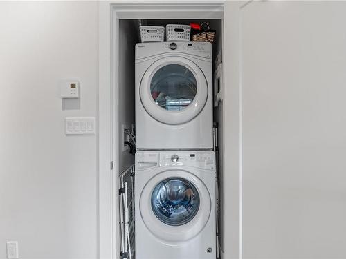 101-1765 Oak Bay Ave, Victoria, BC - Indoor Photo Showing Laundry Room