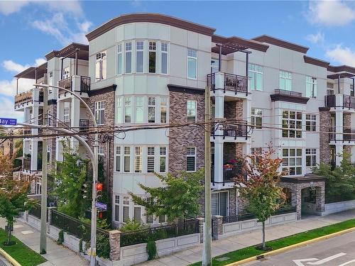 101-1765 Oak Bay Ave, Victoria, BC - Outdoor