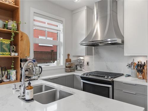 101-1765 Oak Bay Ave, Victoria, BC - Indoor Photo Showing Kitchen With Double Sink With Upgraded Kitchen