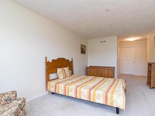 315-1485 Garnet Rd, Saanich, BC - Indoor Photo Showing Bedroom