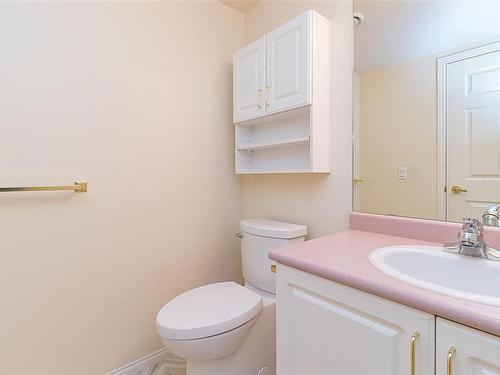 315-1485 Garnet Rd, Saanich, BC - Indoor Photo Showing Bathroom