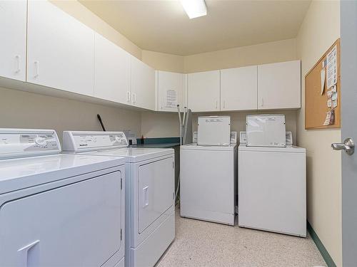 315-1485 Garnet Rd, Saanich, BC - Indoor Photo Showing Laundry Room