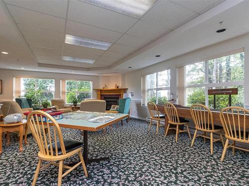 315-1485 Garnet Rd, Saanich, BC - Indoor Photo Showing Dining Room