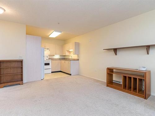 315-1485 Garnet Rd, Saanich, BC - Indoor Photo Showing Kitchen