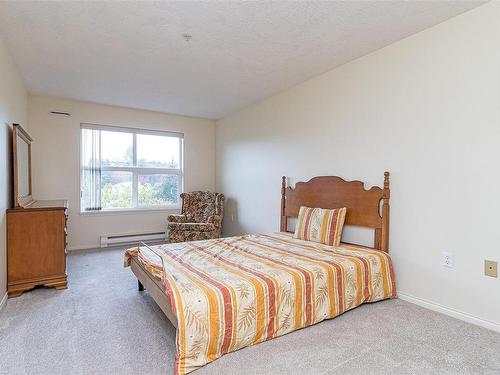 315-1485 Garnet Rd, Saanich, BC - Indoor Photo Showing Bedroom