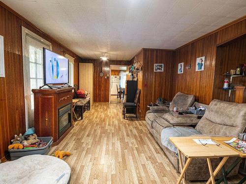 Salon - 458 Ch. Ste-Marie, Sainte-Marthe, QC - Indoor Photo Showing Living Room