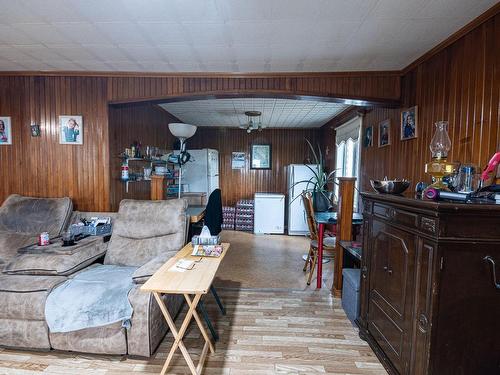 Salon - 458 Ch. Ste-Marie, Sainte-Marthe, QC - Indoor Photo Showing Living Room