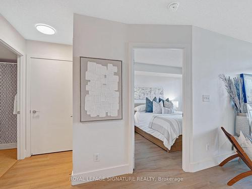 806-18 Harrison Garden Blvd, Toronto, ON - Indoor Photo Showing Bedroom