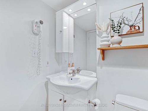 806-18 Harrison Garden Blvd, Toronto, ON - Indoor Photo Showing Bathroom