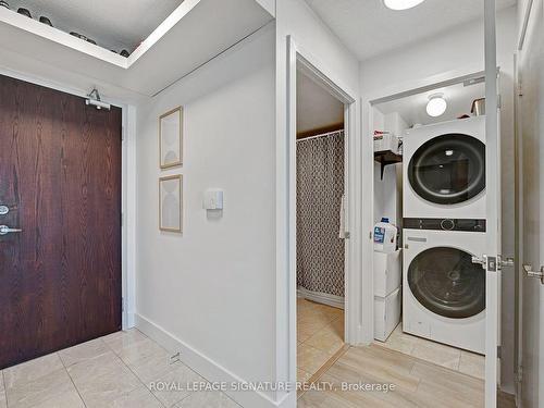 806-18 Harrison Garden Blvd, Toronto, ON - Indoor Photo Showing Laundry Room