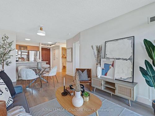 806-18 Harrison Garden Blvd, Toronto, ON - Indoor