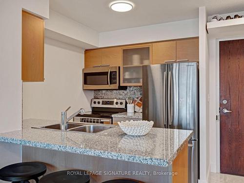 806-18 Harrison Garden Blvd, Toronto, ON - Indoor Photo Showing Kitchen With Double Sink With Upgraded Kitchen