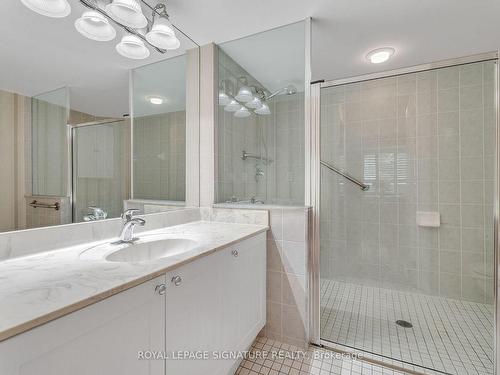 508-16 Dallimore Circ, Toronto, ON - Indoor Photo Showing Bathroom