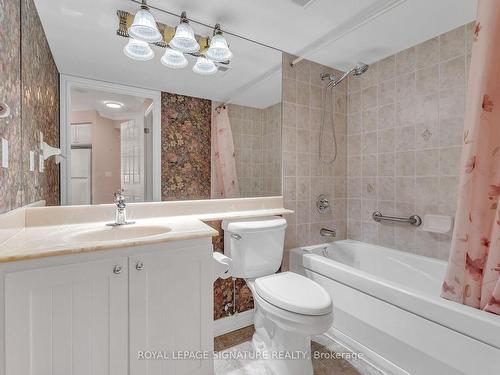 508-16 Dallimore Circ, Toronto, ON - Indoor Photo Showing Bathroom