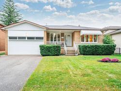 2331 Blase Crt  Mississauga, ON L5A 1N9