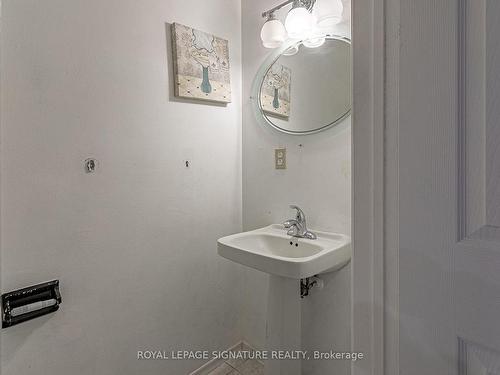 1128 Southdale Rd E, London, ON -  Photo Showing Bathroom