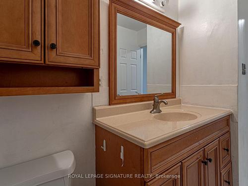 1128 Southdale Rd E, London, ON - Indoor Photo Showing Bathroom