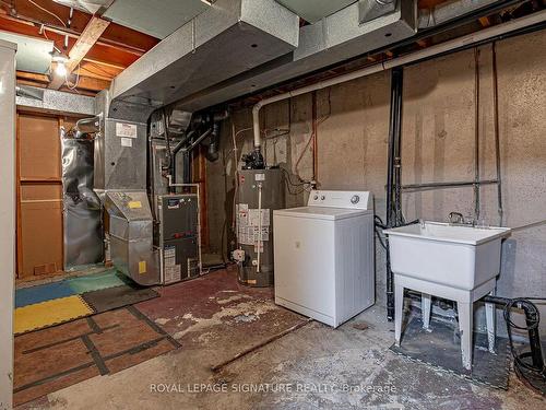 1128 Southdale Rd E, London, ON - Indoor Photo Showing Laundry Room