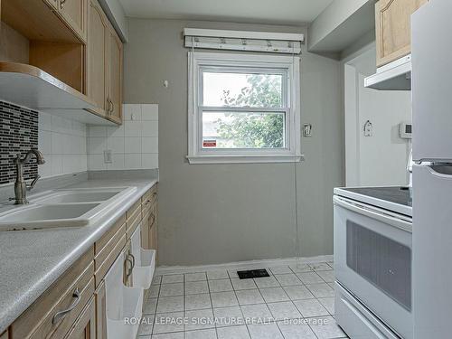 1128 Southdale Rd E, London, ON - Indoor Photo Showing Kitchen