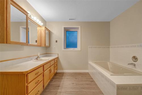 3018 Debeck Road, Naramata, BC - Indoor Photo Showing Bathroom