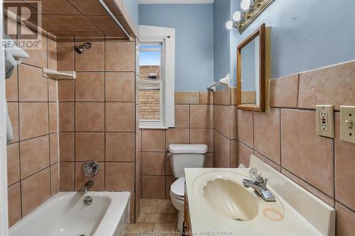 850 Gladstone, Windsor, ON - Indoor Photo Showing Bathroom