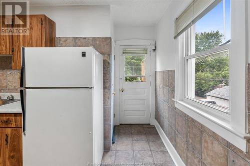 850 Gladstone, Windsor, ON - Indoor Photo Showing Kitchen