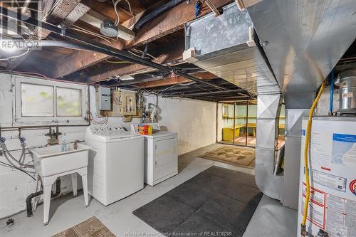 850 Gladstone, Windsor, ON - Indoor Photo Showing Laundry Room