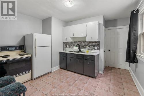 850 Gladstone, Windsor, ON - Indoor Photo Showing Kitchen With Double Sink