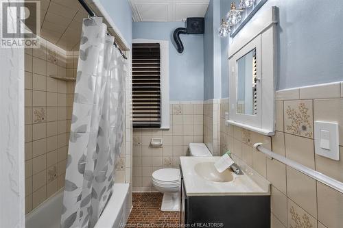 848 Gladstone, Windsor, ON - Indoor Photo Showing Bathroom