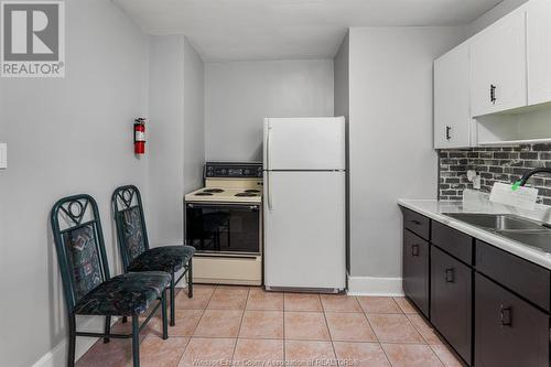 848 Gladstone, Windsor, ON - Indoor Photo Showing Kitchen