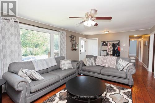 671 Balsam Lake Drive, Kawartha Lakes (Kirkfield), ON - Indoor Photo Showing Living Room