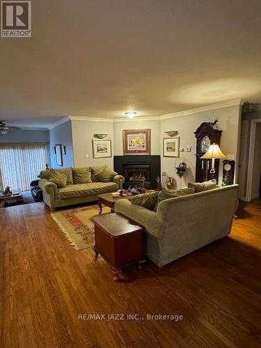 680 Trailview Drive, Peterborough (Ashburnham), ON - Indoor Photo Showing Living Room