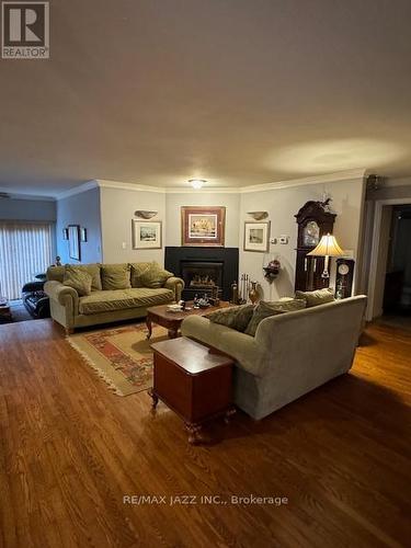 680 Trailview Drive, Peterborough (Ashburnham), ON - Indoor Photo Showing Living Room