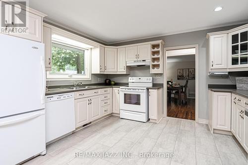 457 Fairlawn Street, Oshawa (Mclaughlin), ON - Indoor Photo Showing Kitchen With Double Sink