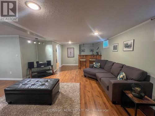 424 Frontenac Crescent, Timmins, ON - Indoor Photo Showing Living Room