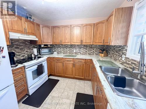 424 Frontenac Crescent, Timmins, ON - Indoor Photo Showing Kitchen With Double Sink