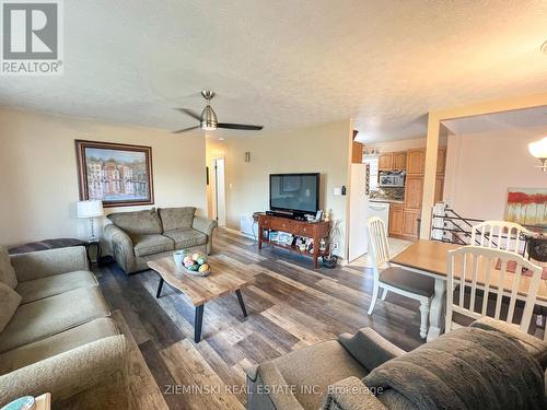 424 Frontenac Crescent, Timmins, ON - Indoor Photo Showing Living Room