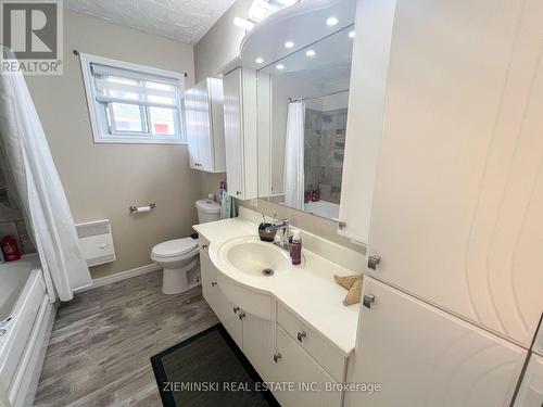 424 Frontenac Crescent, Timmins, ON - Indoor Photo Showing Bathroom