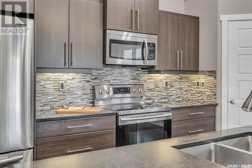 114 Johns Road, Saskatoon, SK - Indoor Photo Showing Kitchen With Stainless Steel Kitchen With Double Sink With Upgraded Kitchen