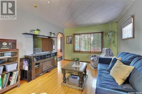 2322 Mackay Street, Regina, SK - Indoor Photo Showing Living Room