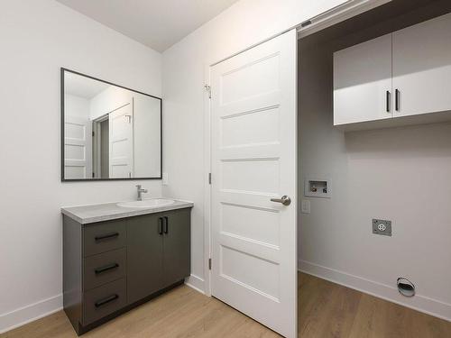 Vue d'ensemble - 301-107 Rue Masson, Salaberry-De-Valleyfield, QC - Indoor Photo Showing Bathroom