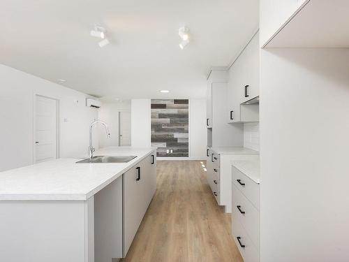 Vue d'ensemble - 301-107 Rue Masson, Salaberry-De-Valleyfield, QC - Indoor Photo Showing Kitchen