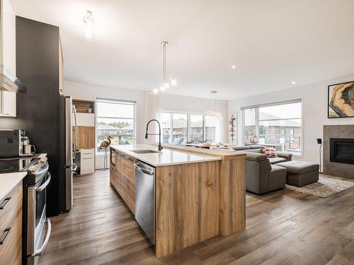 Kitchen - 7-303 Rue De L'Aigle, Carignan, QC - Indoor Photo Showing Kitchen With Fireplace With Upgraded Kitchen