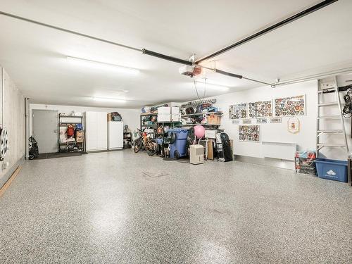 Garage - 7-303 Rue De L'Aigle, Carignan, QC - Indoor Photo Showing Garage