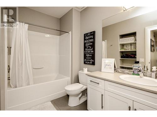 840 Stockley Street Unit# 3, Kelowna, BC - Indoor Photo Showing Bathroom