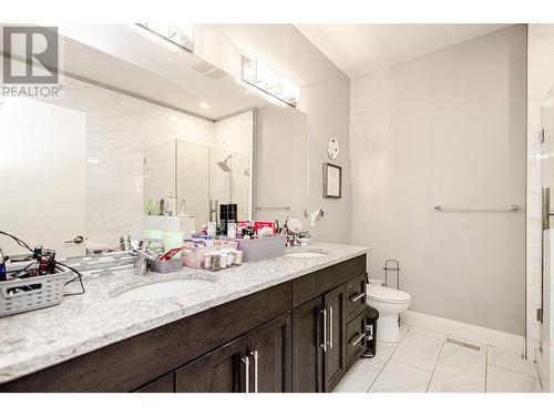 840 Stockley Street Unit# 3, Kelowna, BC - Indoor Photo Showing Bathroom