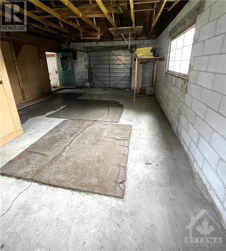 workshop - 46 Victoria Avenue, Smiths Falls, ON - Indoor Photo Showing Garage